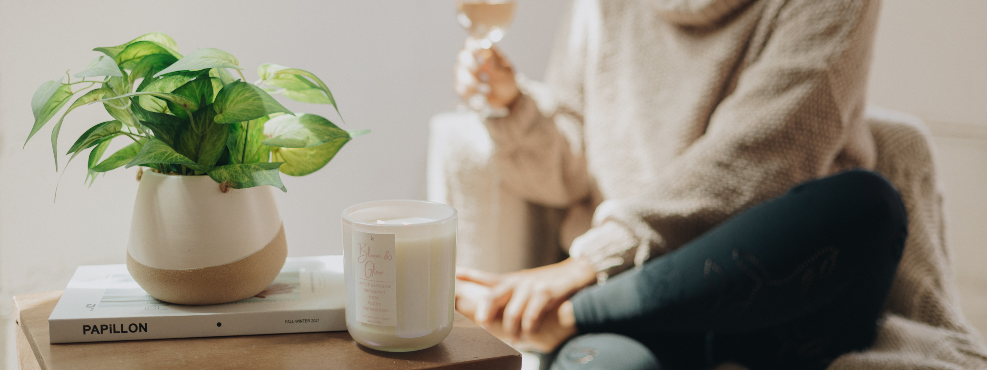 Best_Seller_Nontoxic_Coconut_Wax_Candle_Smells_of_Peony_and_Bergamont