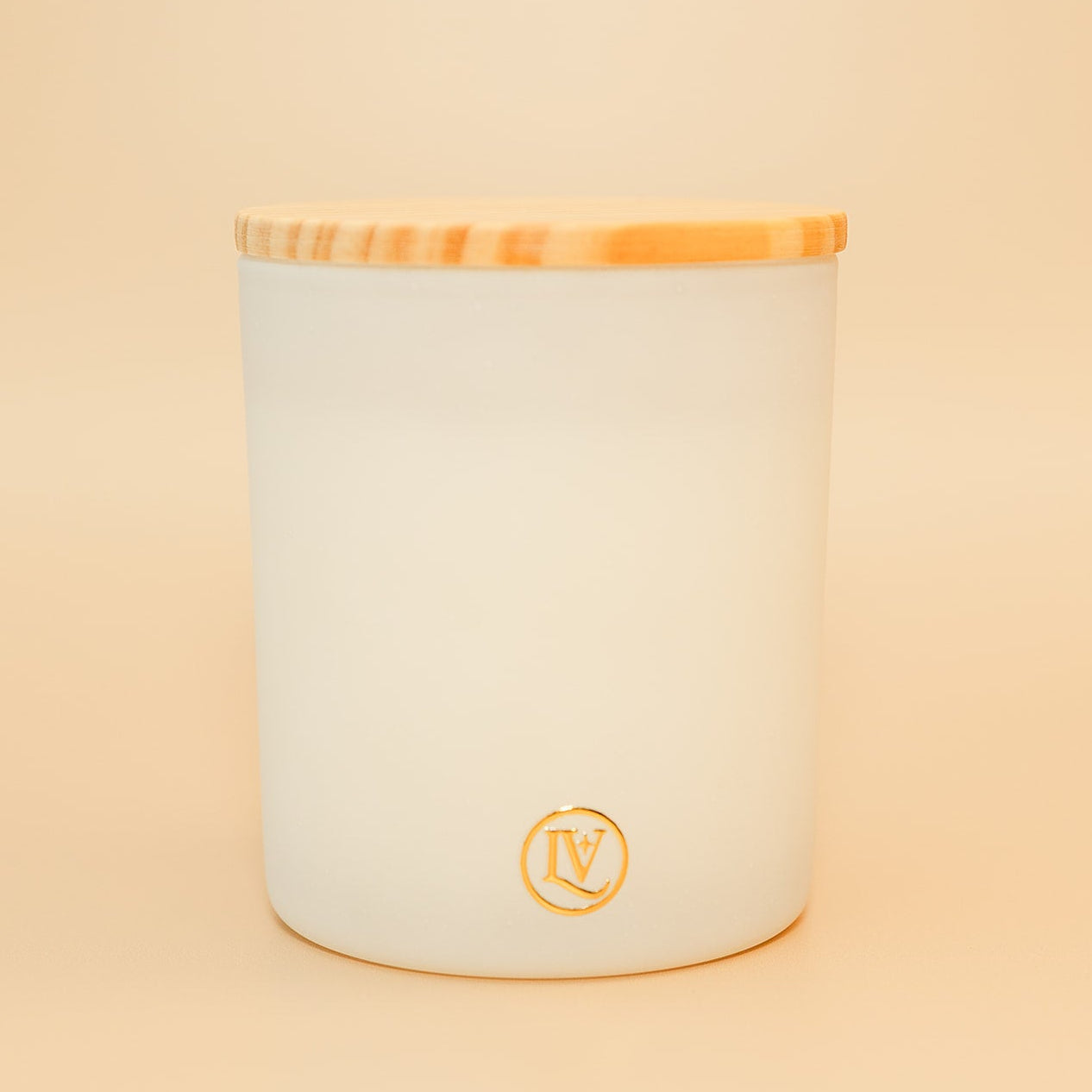 Spiced Pear luxury fall candle by Luminosa Vida made with coconut wax featuring sugar pear, crisp apple, Earl Grey tea, honey, cinnamon and vanilla.