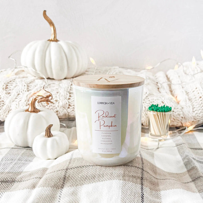 LUMINOSA VIDA Radiant Pumpkin Candle: This fall candle is meticulously crafted to immerse your senses in the cozy and comforting ambiance of the harvest season. As the leaves turn golden and the air becomes crisp, light up Radian Pumpkin to infuse your home with the delightful aroma of a pumpkin-spiced paradise.